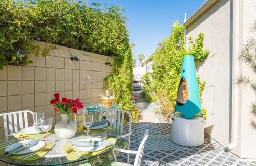 Uptown Design District Condo | "Marilyn's Secret!" - King Bed, 2 Bathrooms/Walk to Town, Shops & Dining