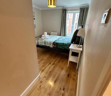 Castle Apartment | Marina Flat, Swansea - Perfect Location