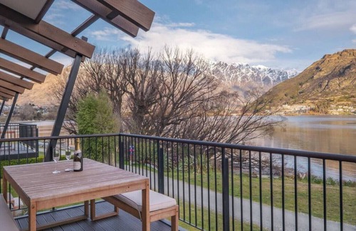 Frankton Apartment | Marina Views - Apt 207 opposite the lake front