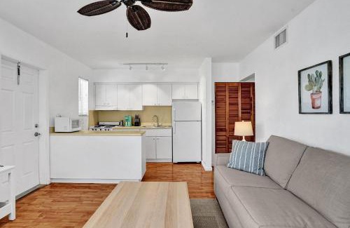 Hollywood South Central Beach Apartment | Marine Villas # 4