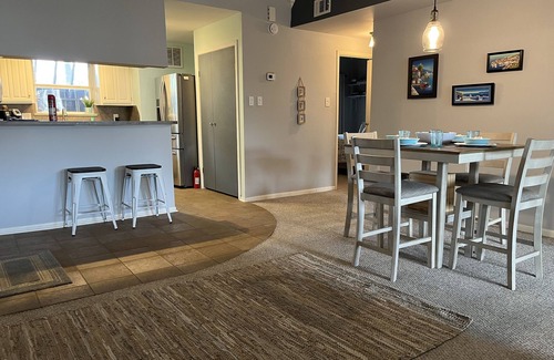 El Lago Condo | Mariner's Village Tranquility