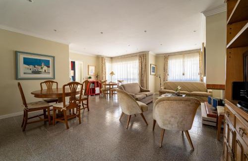 Marinhas House | Marinhas Esposende - Moradia V4 com piscina junto à praia by House and People