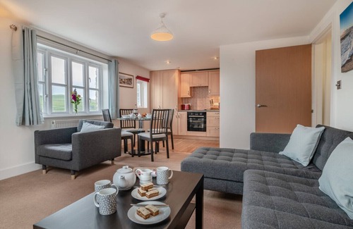 West Bay Apartment | Maritime House Apartment