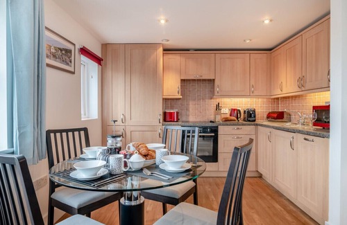 West Bay Apartment | Maritime House Apartment