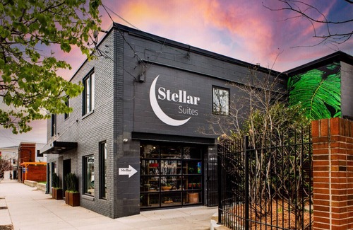 East Market District Apartment | Market #3 · Stellar Suites | Bohemian Chic Nulu | With Bikes