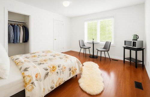 Markham House | Markham Luxurious Detached King Master BR