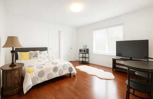 Markham House | Markham Luxurious Detached King Master BR