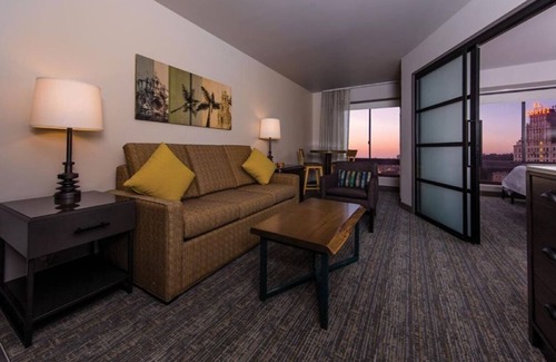 Civic Core Apartment | Marriott Vac Club, 1 BR SUITE, Kitchenette, Sleeps 4, 25min walk Conv. Ctr.