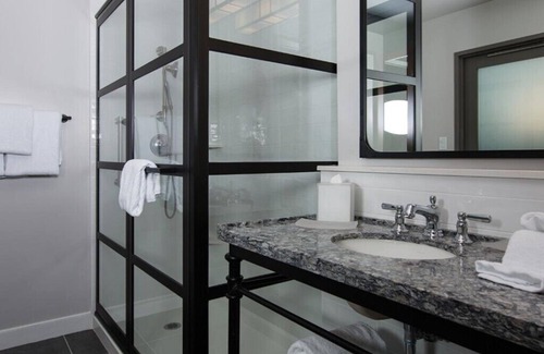 Civic Core Apartment | Marriott Vac Club, 1 BR SUITE, Kitchenette, Sleeps 4, 25min walk Conv. Ctr.