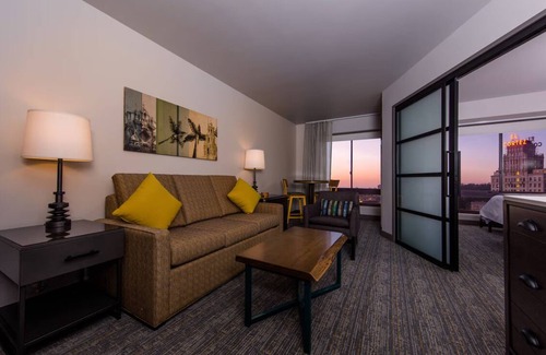 Cortez Hill Apartment | Marriott Vacation Club, San Diego. King bed suite