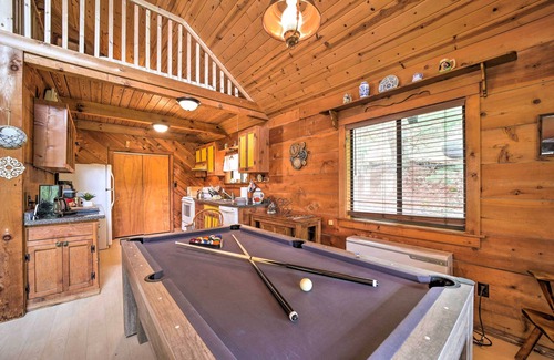 Wolf Laurel Cabin | Mars Hill Cabin w/Pool Table ~ 2 Mi to Wolf Ridge