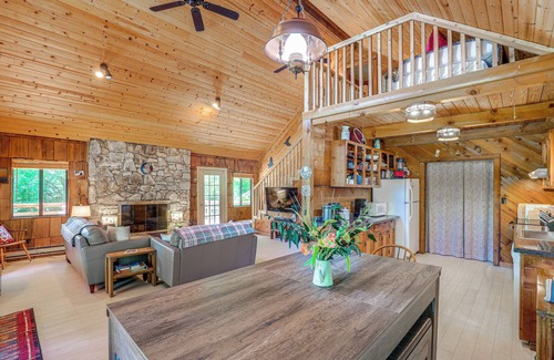 Wolf Laurel Cabin | Mars Hill Cabin w/Pool Table ~ 2 Mi to Wolf Ridge