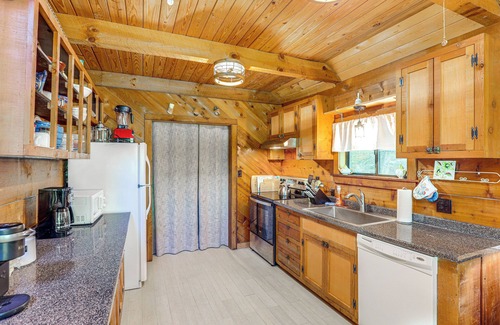 Wolf Laurel Cabin | Mars Hill Cabin w/Pool Table ~ 2 Mi to Wolf Ridge