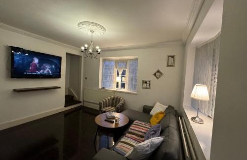 Leyton House | Marsh Lane Cottage