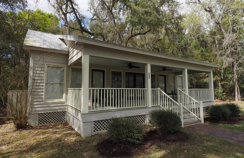 Knowles Island Plantation Cottage | Marsh-view Cottage in the Woods: surrounded by majestic oaks, birdsong & marsh!