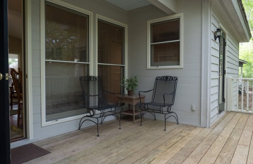 Knowles Island Plantation Cottage | Marsh-view Cottage in the Woods: surrounded by majestic oaks, birdsong & marsh!