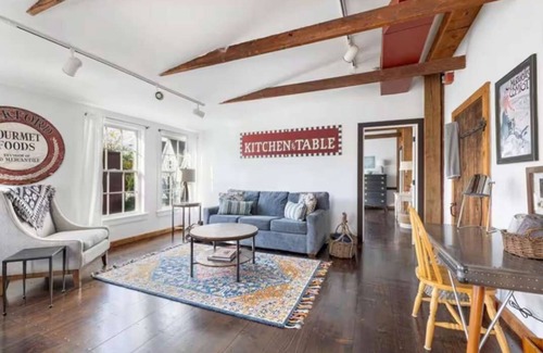 North Kingstown House | Marshland Cottage Walk to Wickford Village