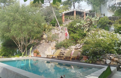 Castelldefels House | Marvelous 4-bedroom garden house, Castelldefels,5 min. walking from the beach