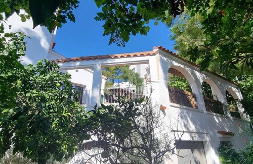 Castelldefels House | Marvelous 4-bedroom garden house, Castelldefels,5 min. walking from the beach