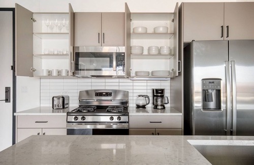 Killgubbin Apartment | Marvelous River North 1BR, nr Riverwalk, w/Yoga Studio, by Blueground