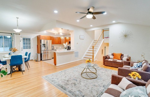 Oxon Hill House | Maryland Gem! 5BR Retreat Near MGM, Harbor & Downtown D.C.