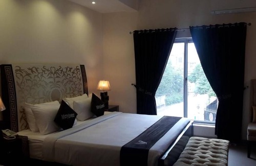 Gulberg Hotel | MaryLeena Hotel Gulberg