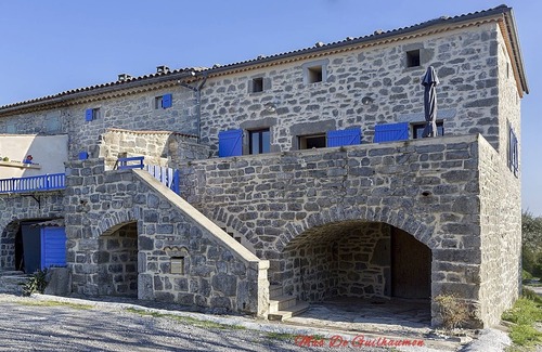 Joyeuse House | Mas de Guilhaumon "hamlet side"