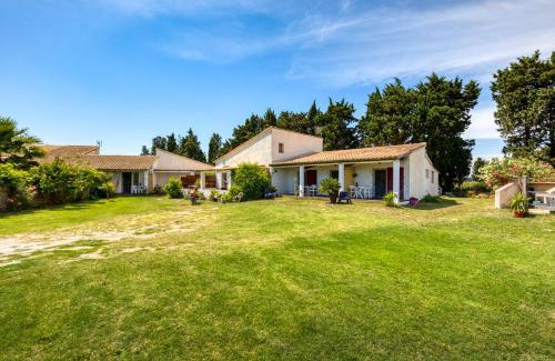 Saintes-Maries-de-la-Mer House | Mas des Cypres - Mazet 9