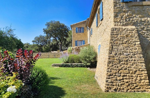 Lauris House | Mas for rent in Lauris, exceptional view in the heart of a 15 hectare estate