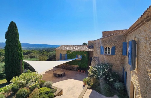 Lauris House | Mas for rent in Lauris, exceptional view in the heart of a 15 hectare estate