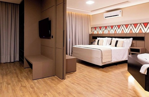 Foz do Iguacu Hotel | Master Suite Comfort | Elegant Escape Surrounded by Green & Wellness