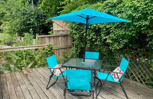 Venable House | Master Suite, Private Bath & Balcony, Walk to UVA!