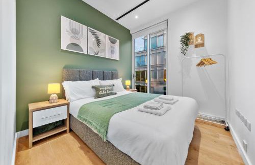 London Borough of Hounslow Apartment | Matisse By The Park - By Raymond Properties