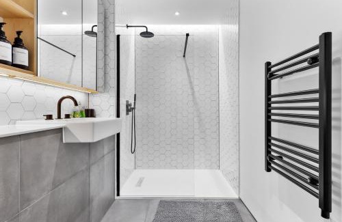 London Borough of Hounslow Apartment | Matisse By The Park - By Raymond Properties