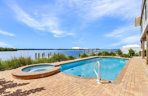 Matlacha House | Matlacha/Cape Coral - Kokopelli House - a three-story Key West style residence