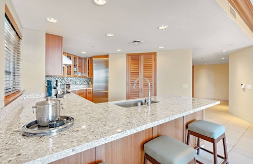 Kaanapali Villa | Maui Resort Rentals: Hyatt Residence Club – 3BR Oceanfront Upper Floor VIlla