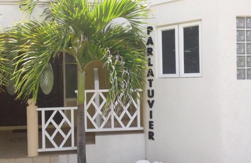 Marley Vale House | ‘MAYARO’ Private Room with Ocean View