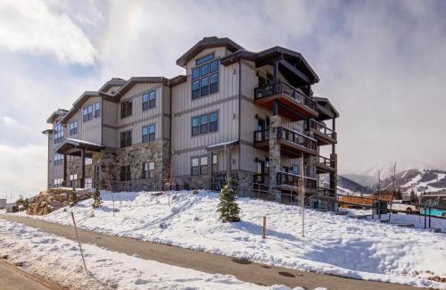 Park City Apartment | Mayflower Lakeside 301-21 by Moose Management