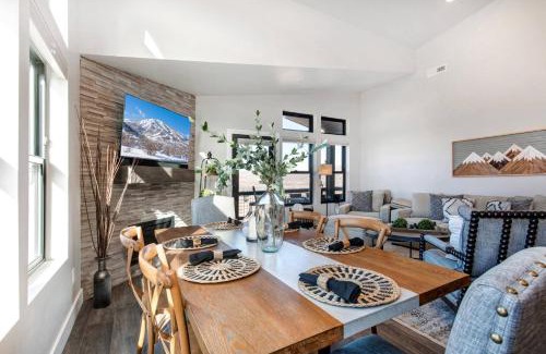Park City Apartment | Mayflower Lakeside 301-21 by Moose Management