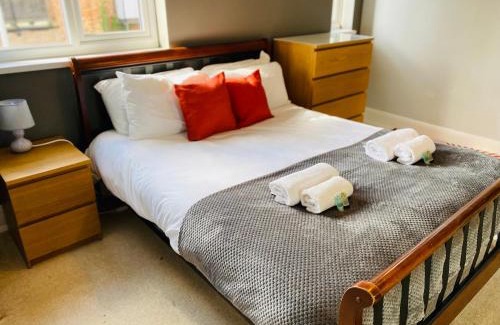 Peterborough House | Mayors House Ideal for Groups & Business