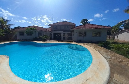 Diani Beach Villa | Mbuyu Villa - 5min from the beach!