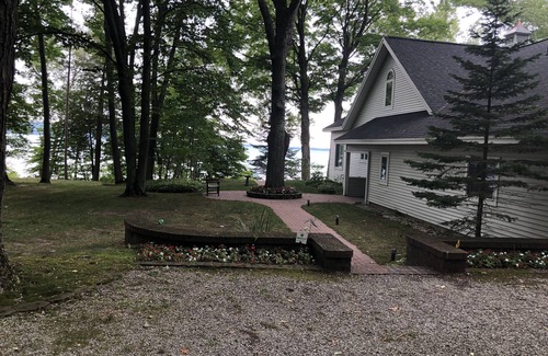Maple City Cottage | Mccormick Place on Big Glen Lake! Pets allowed. 3 day min after Labor Day.