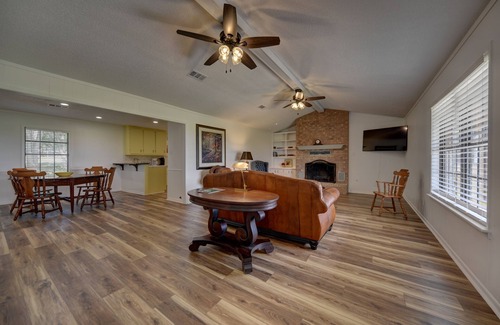 Fayetteville Other | Meadow View Ranch House - A spacious 4-bedroom farmhouse in the Round Top area