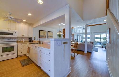 North Shore Villa | Meadows - Townhome in Bernard`s Landing with all the amenities to enjoy!