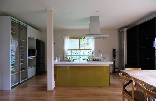 Myoko Ski Chalet | Meanwhile Woods - large garden and private chalet overlooking Mt. Myoukou, 5 min. walk to Akakura Ski Resort main gondola