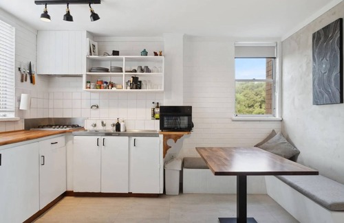 North Fremantle Apartment | Med Vibes in North Freo - 5 minutes from Fremantle, your own private apartment!