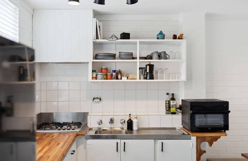 North Fremantle Apartment | Med Vibes in North Freo - 5 minutes from Fremantle, your own private apartment!