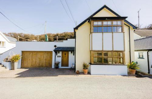 Llandyssiliogogo House | Meddyg y Mor Cwm Tydu