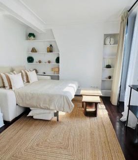 Montmartre Apartment | Mediterranean Feel, Parisian Soul - Stay in Montmartre