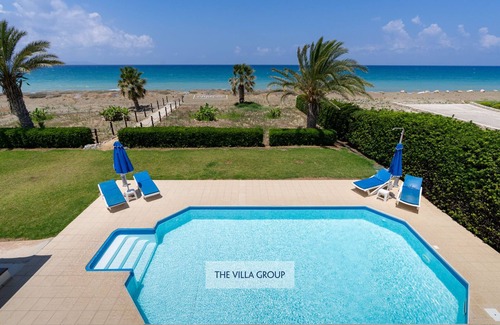 Argaka Villa | Mediterranean Sea on your doorstep! Beachfront 4 bedroom villa